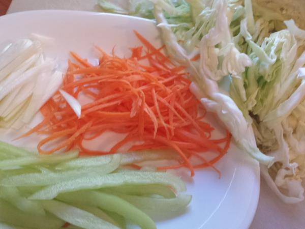 Zeljni rezanci z bolonjsko omako